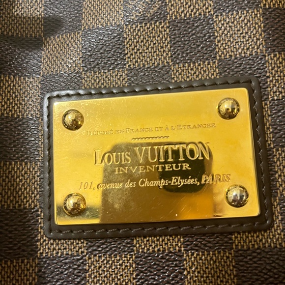 Authentic Louis Vuitton Damier Purse.  Purchased on a cruise line
Pre loved - Picture 8 of 10